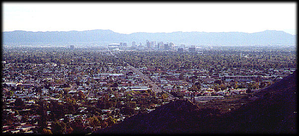 Panormica Sur desde la North Mountain, a travs del Valle del Sol, por el centro de Phoenix, Arizona.
