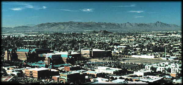Complejo de centro metamporfico desde el Tempe Butte, con vista de Arizona State University.